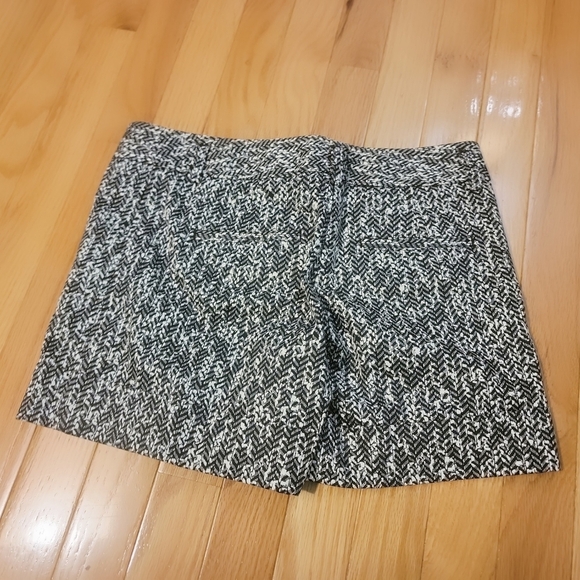 Express Black and White Cuffed Shorts Size 00 - Picture 4 of 4